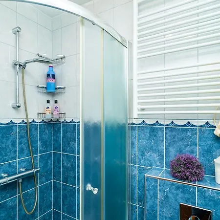 Apartment Spacious Three Bedroom *