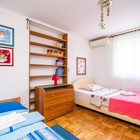 아파트 Spacious Three Bedroom *