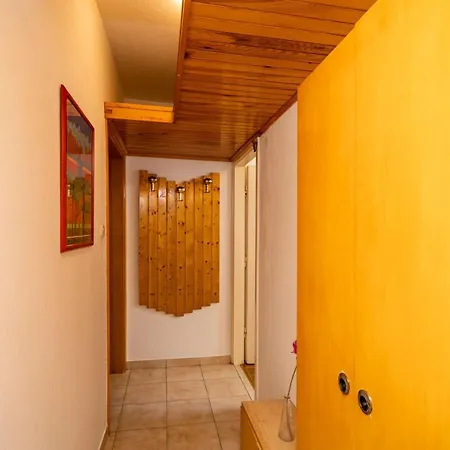 Spacious Three Bedroom Appartamento
