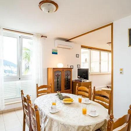 Spacious Three Bedroom Appartamento *