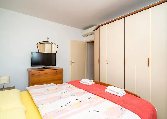 Spacious Three Bedroom Apartament Dubrownik