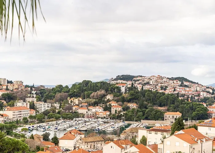 Spacious Three Bedroom Apartment Dubrovnik