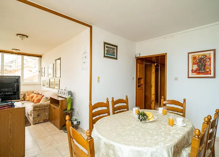 Lejlighed Spacious Three Bedroom *