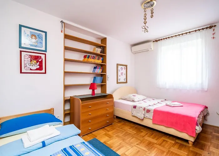 Apartment Spacious Three Bedroom *
