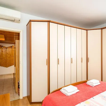 شقة Spacious Three Bedroom *