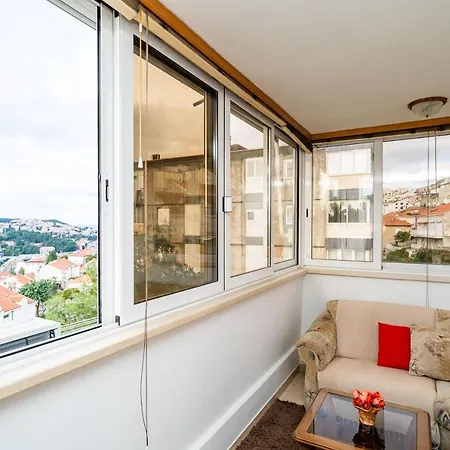 Spacious Three Bedroom דוברובניק